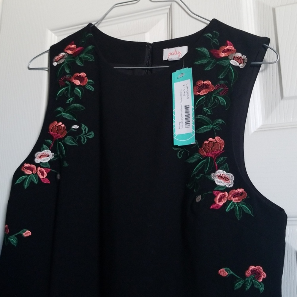 Pixely Giovava Embroidered Sheath Dress Size 4 NWT - Picture 3 of 4